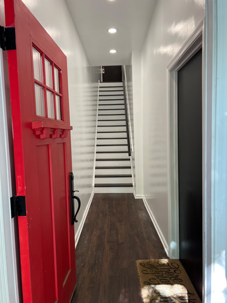 Entry hallway - Recently Renovated Studio Apartment w/ Central A/C. WiFi Included!