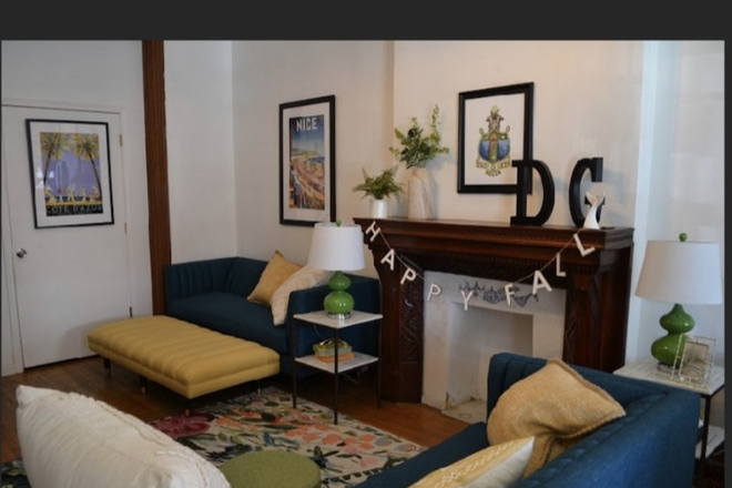 living room - Across from Drexel dorms "One of the Best locations", 3325B Powelton avenue 3-bedroom unit Apartments