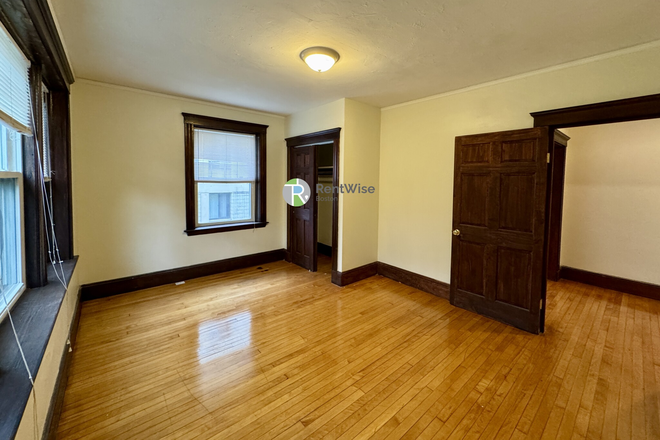 1 - AVAIL JAN 1st! NO FEE! Reno'd 3-Bedroom in Mid-Cambridge – H/HW Included Apartments