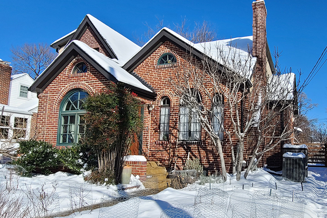 House to share - Furnished basement suite in quiet private home with great location