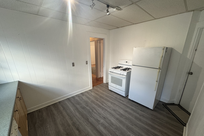 1 - $2,850 – Bright 3BD in Somerville near Tufts & Davis Sq – Avail Now! Apartments