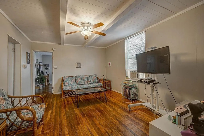Living Room - 3 Bedroom Home Near Uptown (LEASE TAKEOVER)