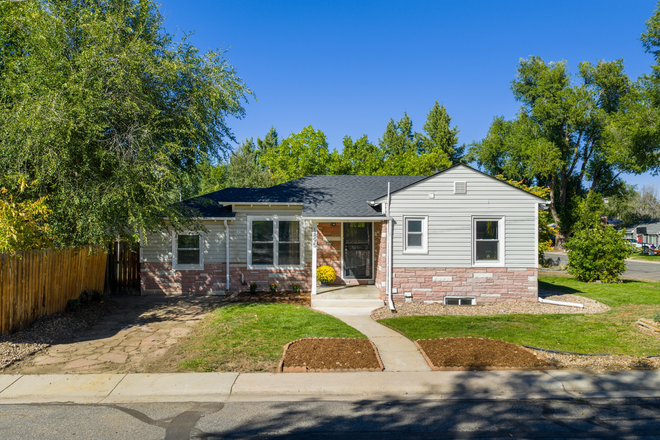 Front of home - Fully Furnished House, Walking distance to DU, Available August 1st, for the 2026/27 academic year