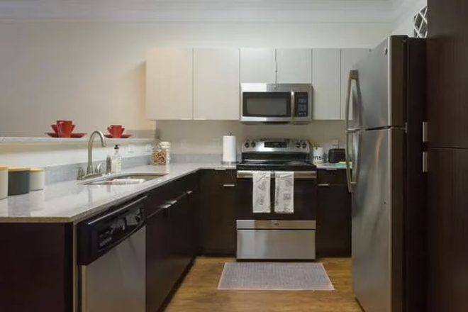 Kitchen - Redpoint sublease Rental