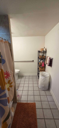 bathroom entrance - ✨ PRIVATE BEDROOM + PRIVATE BATHROOM • FEMALE ONLY • $820/MONTH ( UTILITIES INCLUDED) Apartments