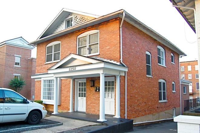 Front Photo - 1250 Wertland
