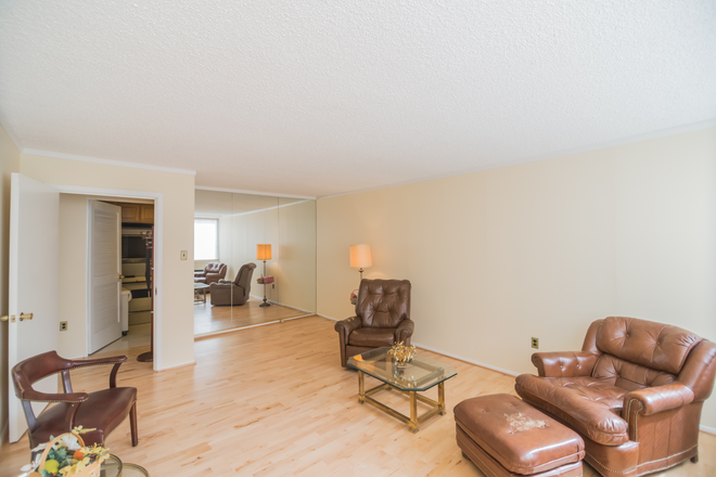 Bedroom 2 with living-room area - Walking distance GW, JHopkins, Georgetown.Great price.Mint. Amenities. Ideal med, law, grad students