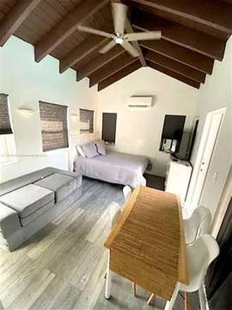 Bedroom - Pool house for rent in the roads. Comes with kitchen and use of the property.