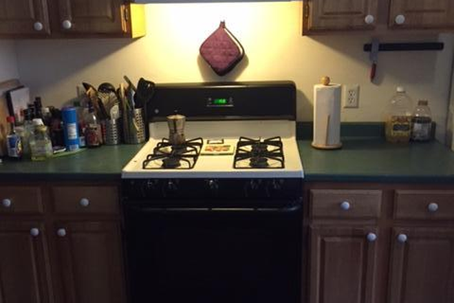 . - Spacious 4 bedroom on Front of Hill. Walk to campus. 9/1 Apartments