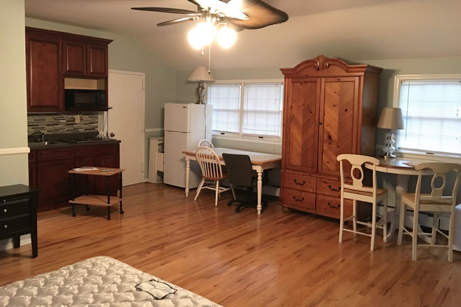 Kitchen/dining area - 55 Highview Ave Apartments