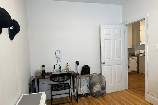 Bedroom - CLOSE TO LECHMERE GREEN LINE (EASY ACCESS TO MIT, HULT, TUFTS, HARVARD, NORTHEASTERN, BU) Apartments