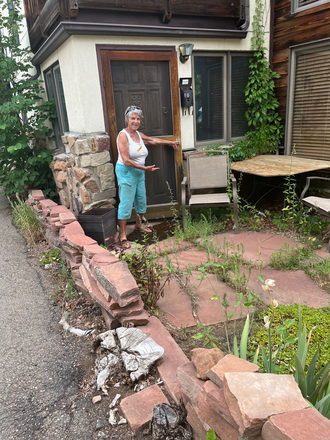 Welcome! Entry from outside patio. - Studio Apartment