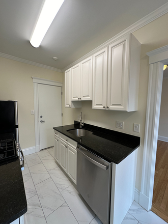 kitchen - **NO BROKERS FEE!!** 1 Bed / 1 Bath w/ HEAT&HOT WATER INCLU.! Apartments