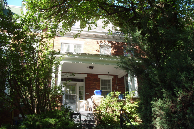 Front of the house - charming, furnished, 3rd floor, 1 bedroom apartment, E University Pkwy, nr. Homewood campus