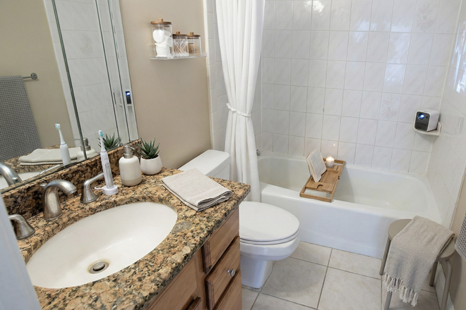 Unit - MASSIVE 3 BED 2 BATH IN ALLSTON TOWNHOUSE FOR SEPTEMBER 1!!
