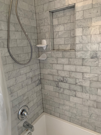 Bathroom - Primary room with Bathroom  - in a 3 bedroom 2 bath home- FEMALE only