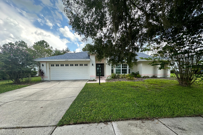 front yard - Mill Pond Way House