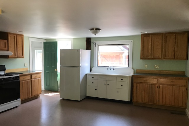 Kitchen - Sunny Cape in N. Leverett Duplex