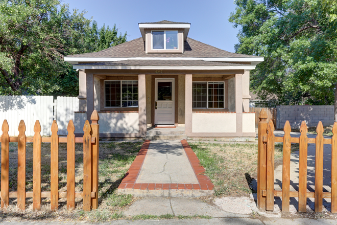 from Grove street . large front yard and plenty of parking on street - REMODELED 3 BD/ 1BATH HOUSE 1800 ft with LARGE FENCED back YARD  WALK TO REGIS!  AC works Great!