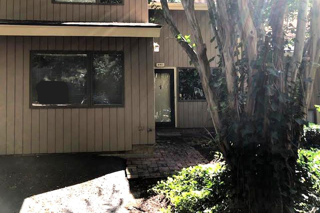 ➡️ Private entrance in Hunters Creek with mature trees and peaceful surroundings. - NC State Off-Campus 3BR Townhome in Hunters Creek – Local Landlord, July Lease