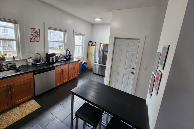 Call NOW for showings! 617-236-8600 - WADSWORTH ST - LRG 4BR NEAR PACKARDS CRNR AVAIL *9/1/2026* W/ LNDRY IN BLDNG, A/C, DW, EIK, 2 BATHS! Apartments