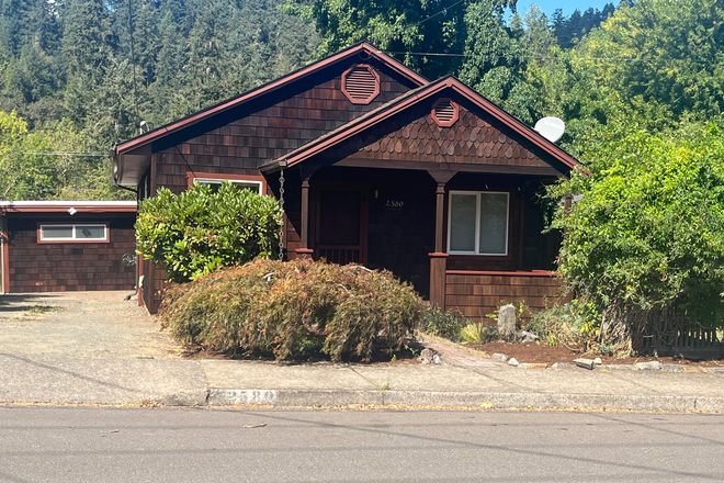 Street View - Lovely, Artistic 2 BD/2BA House in the Laurel  Hill Valley and Close to U of O!