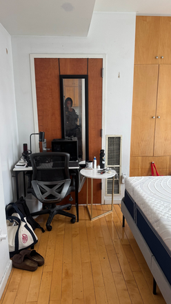 Queen Room extra space + utility door - Multiple Bedrooms in Shared Apartment next to Manhattan Bridge.
