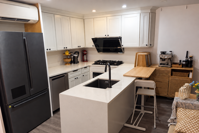 Open Kitchen - Owner-Quality Furnished Garden Duplex | 1,450 SF | 2BR + Flex | Private Backyard Duplex