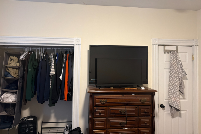 Bedroom - 1 bdrm summer sublet in shared apartment