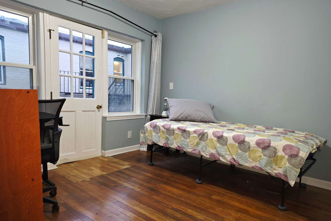 The Furnished Room Has a big Private Balcony at 84 Gordon St at $1150/month until Aug 31 - Furnished Rooms in Allston nr BU, Shops, T to NEU & Downtown, Incl Heat/Gas, In-Unit Laundry, No Fee
