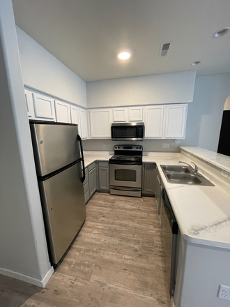 Kitchen - Four Bedroom Townhouses Near Campus! Free Internet!