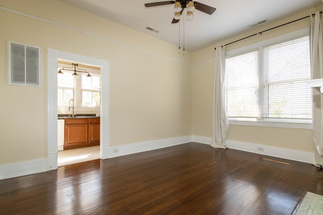 Living Space - One bedroom rental close to MUSC Apartments