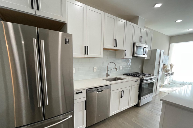New kitchen appliances - 3 Bed/ 2 bath Perfect for sharing! Condo