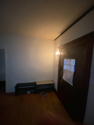 front door - Furnished Rooms Close to Campus