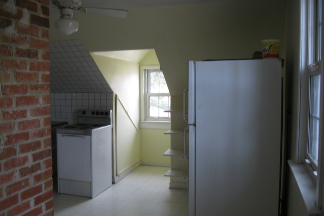 Kitchen - 1005 Richmond Road - Single Occupancy $1200, Double Occupancy $1,600 Apartments
