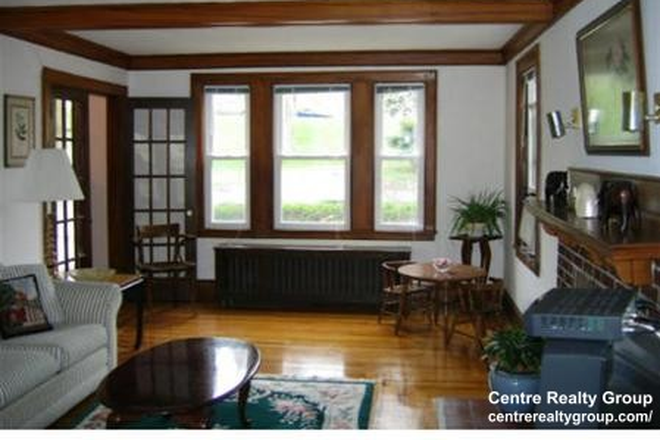 Living room - Updated 10/28/25 7-8 Bedroom Single Family house on Lake St, Updated kitchen and full 4 bathrooms!