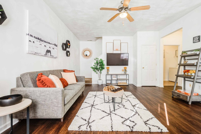 Living Room - Mapleridge Townhomes