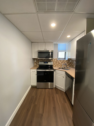 Kitchen - Comm ave 1 Bed Split Kenmore Sq