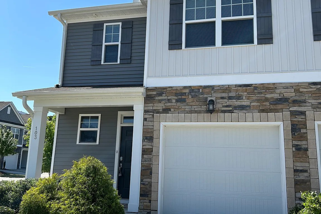 Outside - Private Room Available in Beautiful Townhome