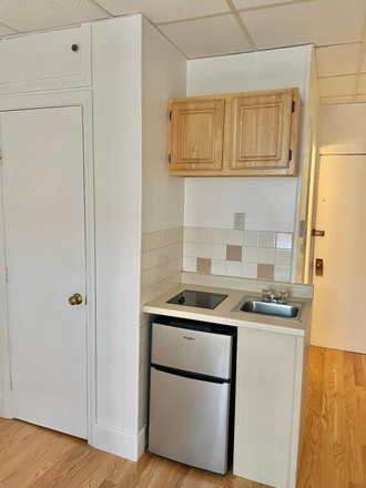 KITCHENETTE - NO BROKER FEE & JUST PAINTED - STUDIO AT 272 NEWBURY ST. IN THE BACK BAY AVAILABLE MAY 1, 2026 Apartments