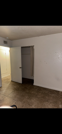 Bedroom - Private Room in UCR student house, 5 minutes from campus