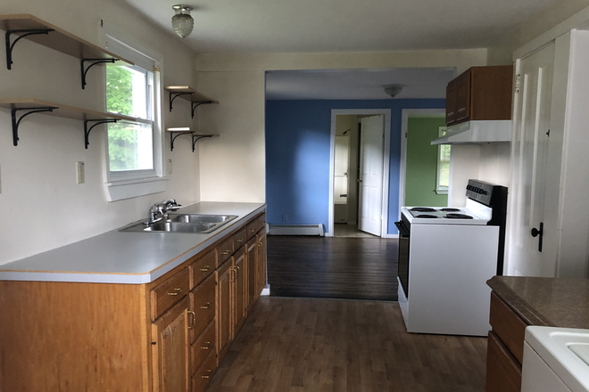 kitchen - 4 bedroom 2 full bath house-1.5 mile from campus