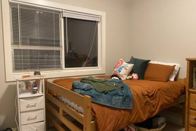 Bedroom - Private Room Walking Distance to Campus – Move In Anytime! Apartments