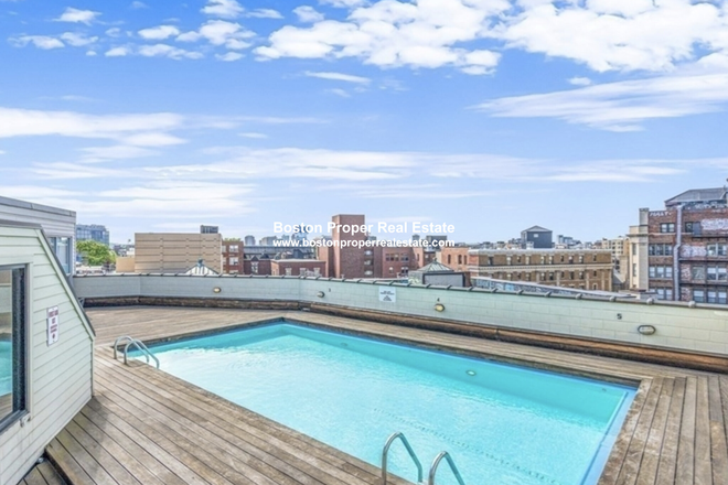a - Concierge, pool, gym , right in Symphony