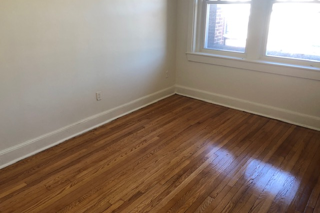 visit hubrealtyproperties.com - Huge 1 bedroom split, on side street near campus with deck