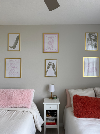 Master Bedroom - Close to Campus Apartments