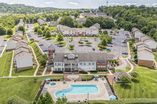 Community center and pool - Squire Hill Apartments - 4 bedroom 4.5 bath (can lease full apartment or individual rooms)
