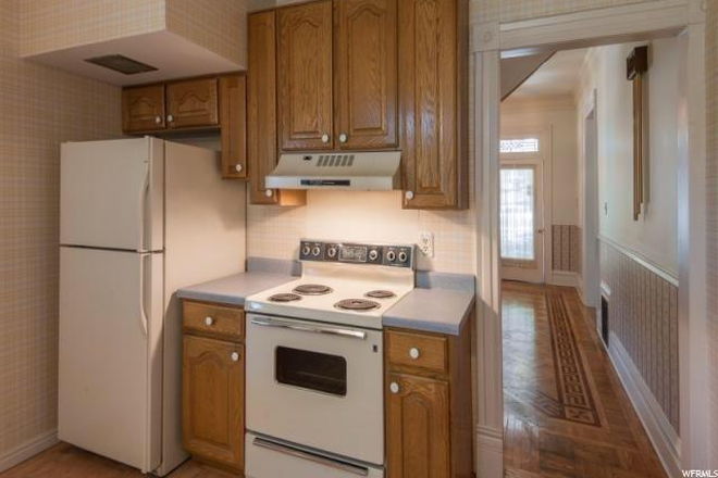 Kitchen - Room for female student. Close to U of U campus House