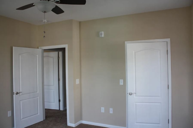 Bedrooom (1bd) - The Arbors Apartments