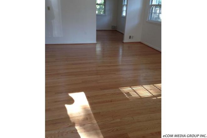 Entrance/living room - Large 6  BR House With Basketball Court, New Kitchen, All hardwood top floor &more